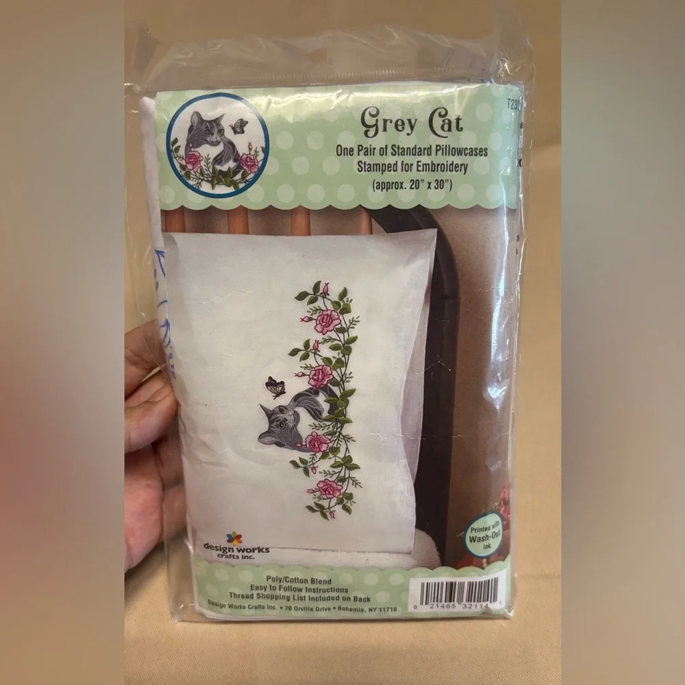 Design Works‎ Stamped Pillowcase Pair For Embroidery 20